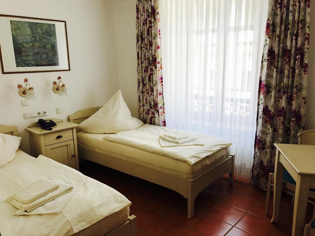 Hotel Ratskeller Zell an der Mosel Εξωτερικό φωτογραφία